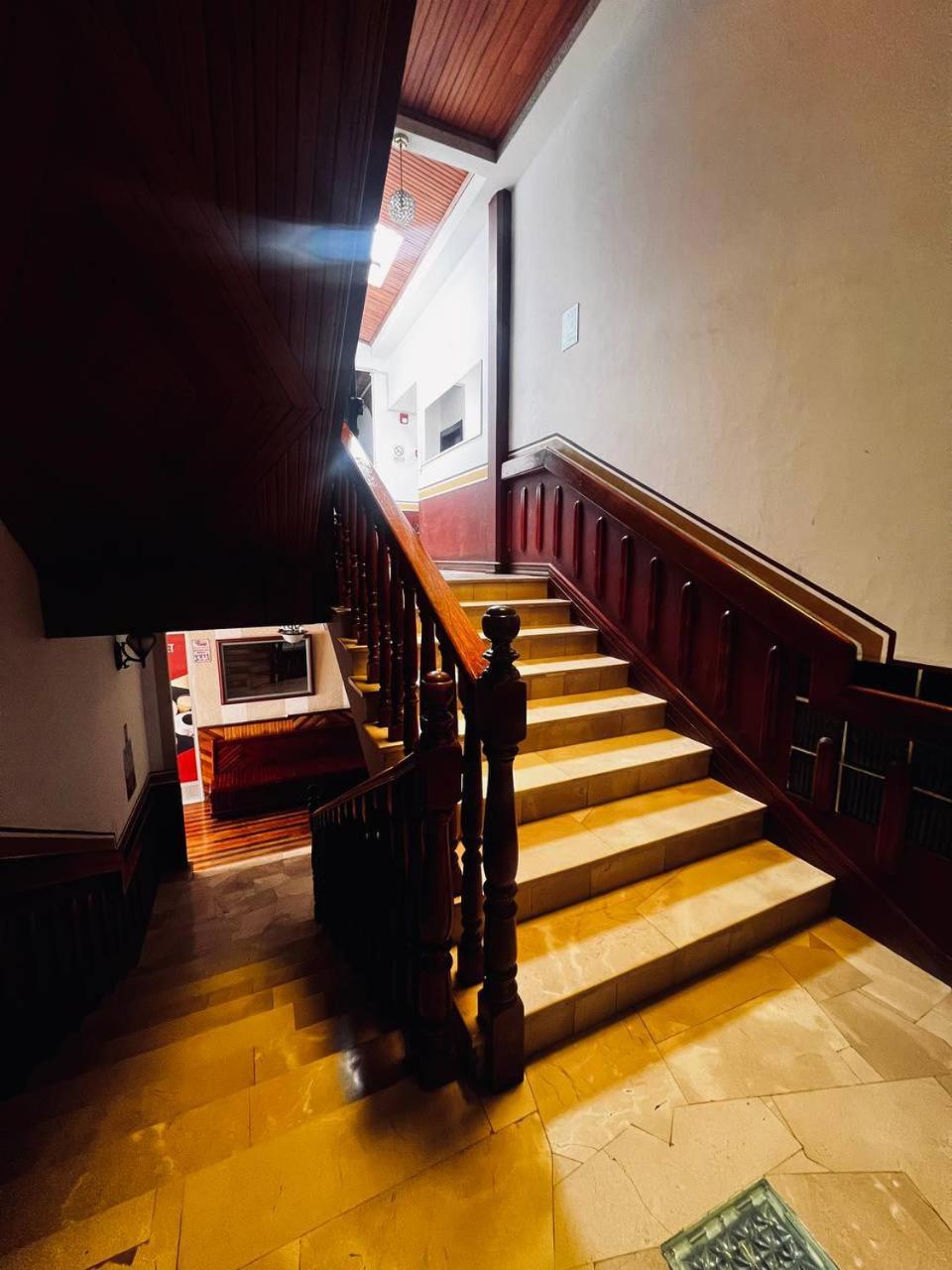Hotel Metropolitano ロハ エクステリア 写真