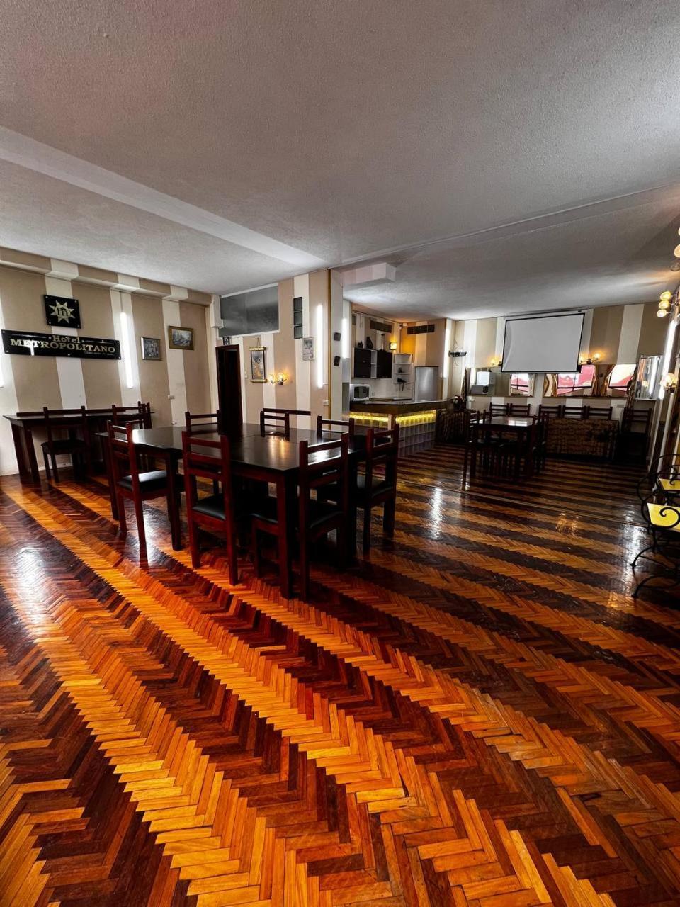 Hotel Metropolitano ロハ エクステリア 写真