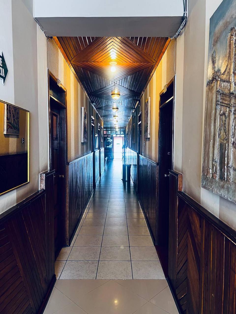 Hotel Metropolitano ロハ エクステリア 写真