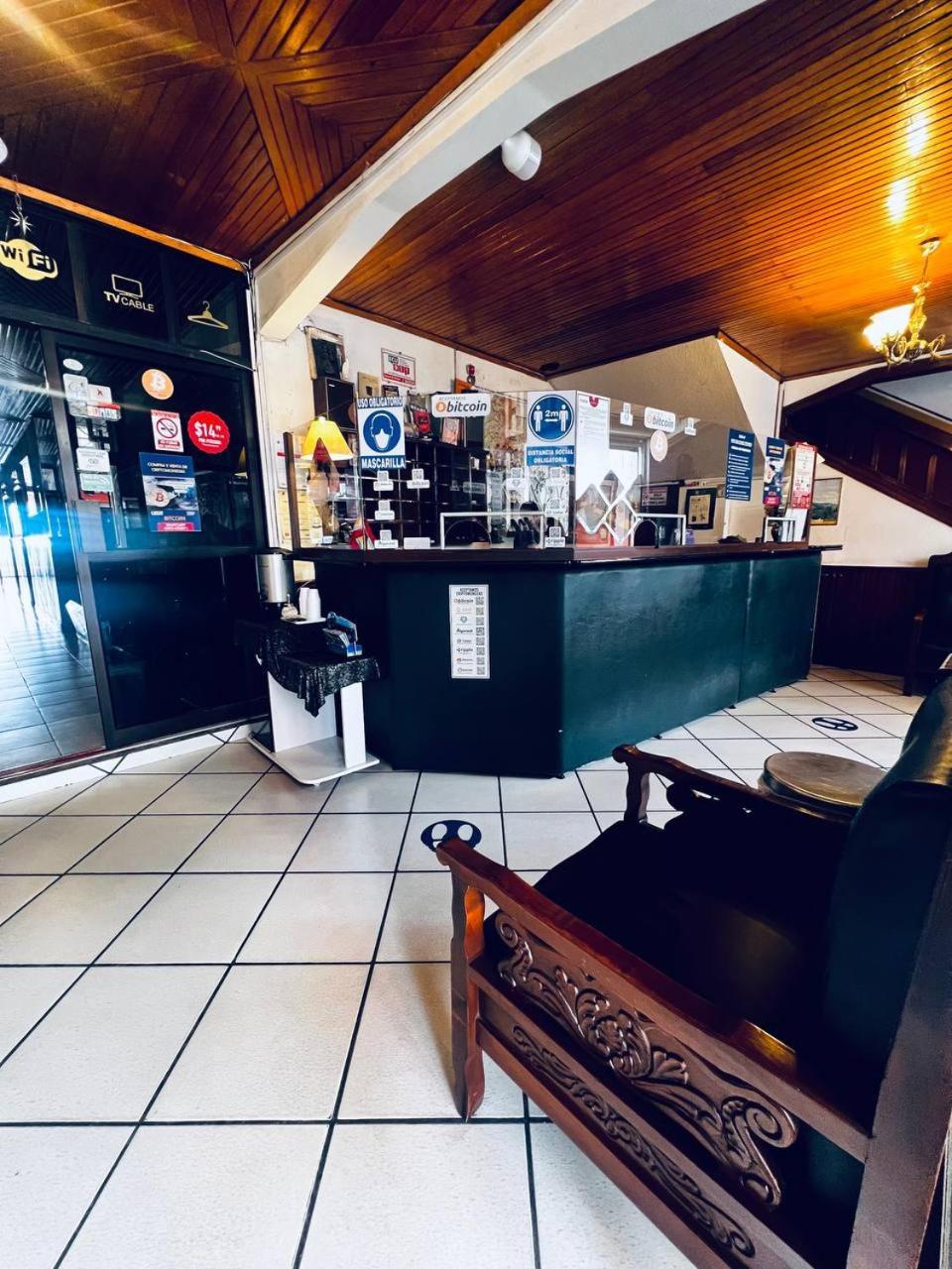 Hotel Metropolitano ロハ エクステリア 写真